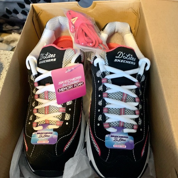 Skechers Shoes - 🔥NIB sketcher’s D’lites “life saver” shoes 👟